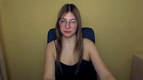 Snapshot of luna_lush_ chatting on 13, 10, 2025 Luna online show from 13, 10, 2025