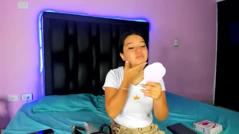 Snapshot of luna_sweeett_ chatting on 15, 11, 2025 Luna online show from 15, 11, 2025