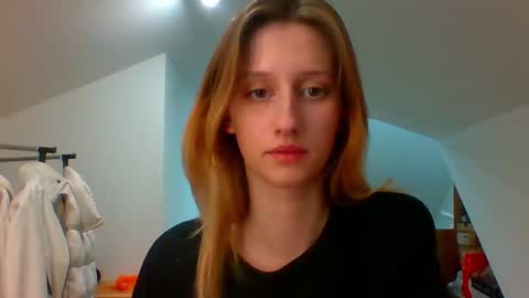 Snapshot of luna_xsensual chatting on 18, 12, 2024 L U N A  online show from 18, 12, 2024