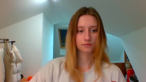 Snapshot of luna_xsensual chatting on 23, 12, 2024 L U N A  online show from 23, 12, 2024