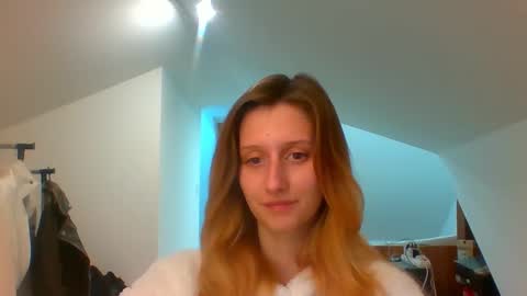 Snapshot of luna_xsensual chatting on 8, 1, 2025 L U N A  online show from 8, 1, 2025