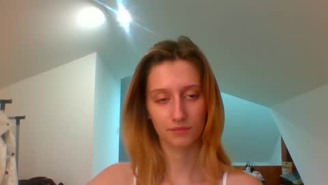 Snapshot of luna_xsensual chatting on 10, 1, 2025 L U N A  online show from 10, 1, 2025