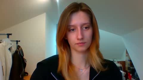 Snapshot of luna_xsensual chatting on 5, 2, 2025 L U N A  online show from 5, 2, 2025