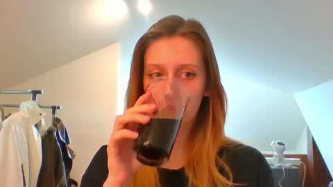 Snapshot of luna_xsensual chatting on 5, 3, 2025 L U N A  online show from 5, 3, 2025