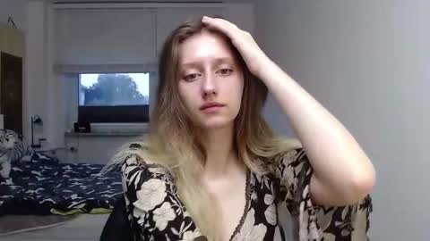 Snapshot of luna_xsensual chatting on 11, 9, 2025 L U N A  online show from 11, 9, 2025