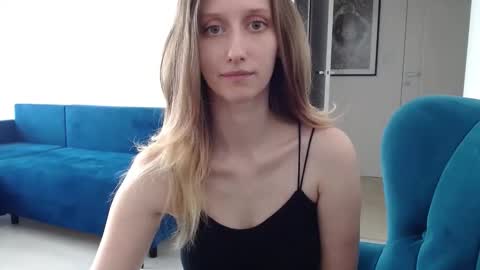 Snapshot of luna_xsensual chatting on 17, 9, 2025 L U N A  online show from 17, 9, 2025