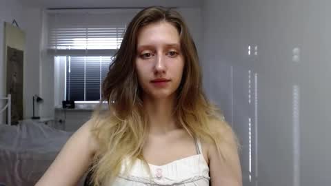 Snapshot of luna_xsensual chatting on 19, 9, 2025 L U N A  online show from 19, 9, 2025