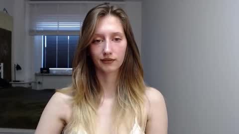 Snapshot of luna_xsensual chatting on 26, 9, 2025 L U N A  online show from 26, 9, 2025