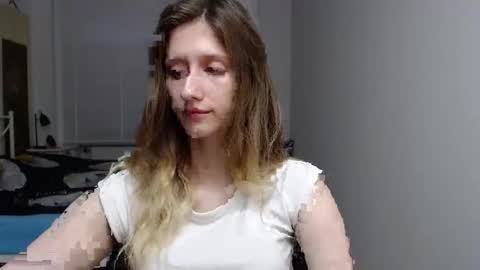 Snapshot of luna_xsensual chatting on 9, 10, 2025 L U N A  online show from 9, 10, 2025