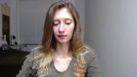 Snapshot of luna_xsensual chatting on 17, 10, 2025 L U N A  online show from 17, 10, 2025