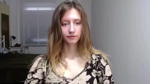 Snapshot of luna_xsensual chatting on 22, 10, 2025 L U N A  online show from 22, 10, 2025