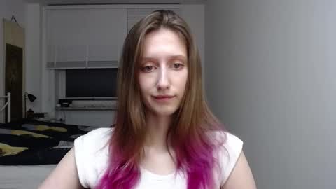 L U N A  online show from 17, 11, 2025