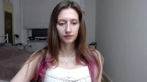 L U N A  online show from 17, 12, 2025