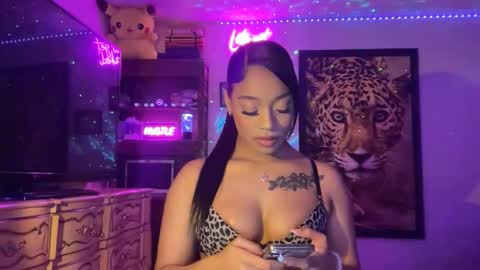 lunaa_11 online show from 22, 5, 2026