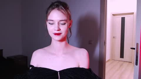 Snapshot of lunaaa_amour chatting on 14, 12, 2024 Luna online show from 14, 12, 2024