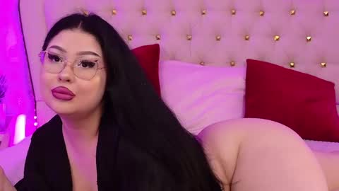 lunababe_ online show from 9, 5, 2026