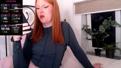 Luna give me a thumbs up please online show from 1, 2, 2026