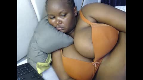 lunabloom01 online show from 5, 4, 2026