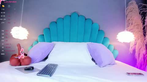 Snapshot of lunabloomn chatting on 21, 10, 2025 Luna online show from 21, 10, 2025