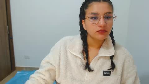 Snapshot of lunadaddy33 chatting on 17, 12, 2024 My name is luna Lovense is active my orgasms in your hands Give me more pleasure and make me cum PVT IS OPEN online show from 17, 12, 2024