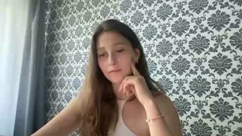 Snapshot of lunafeather chatting on 17, 6, 2026 lunafeather online show from 17, 6, 2026