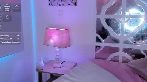 Luna Lasman  online show from 17, 1, 2025