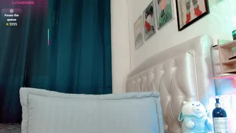 Luna online show from 4, 5, 2026