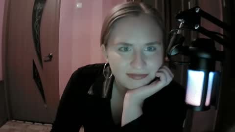Snapshot of lunamystique_ chatting on 1, 10, 2025 lunamystique_ online show from 1, 10, 2025