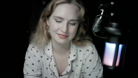 Snapshot of lunamystique_ chatting on 6, 10, 2025 lunamystique_ online show from 6, 10, 2025