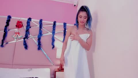 Luna Page online show from 6, 1, 2025