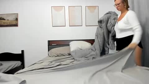 Snapshot of lunapearl__ chatting on 20, 9, 2025 LunaPearl online show from 20, 9, 2025