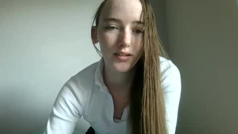 lunapixie2020 online show from 25, 5, 2026