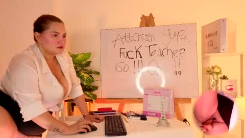 Snapshot of lunapleasure_ chatting on 23, 5, 2026 Luna online show from 23, 5, 2026