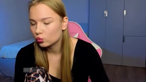 Snapshot of lunar_flare chatting on 7, 11, 2025 Luna online show from 7, 11, 2025