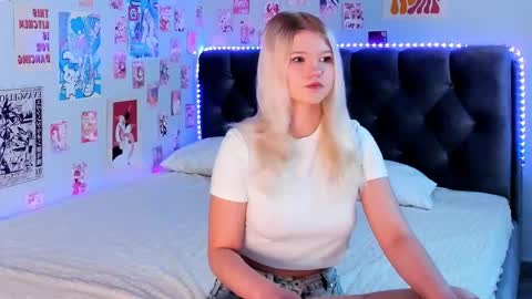 lunariafox online show from 3, 5, 2026