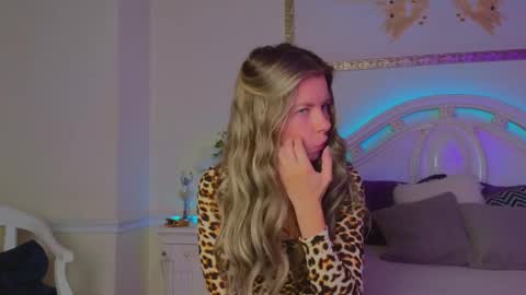 Luna Rishi online show from 10, 10, 2025