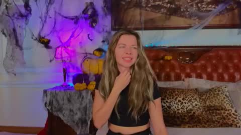 Luna Rishi online show from 1, 11, 2025