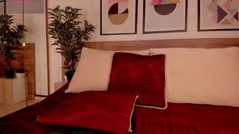 Luna Ruso  online show from 13, 5, 2026