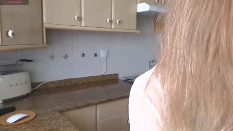 Snapshot of lunary_mix chatting on 28, 9, 2025 Luna online show from 28, 9, 2025