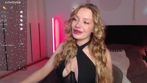 LunaticaBae online show from 4, 3, 2025