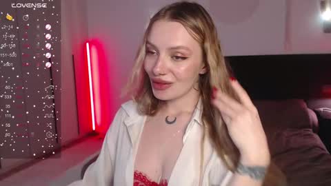 LunaticaBae online show from 10, 3, 2025