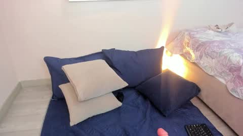 lunavelvet__ online show from 29, 4, 2026