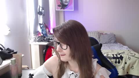 Snapshot of lunaxcherry chatting on 5, 4, 2026 LunaXcherry online show from 5, 4, 2026