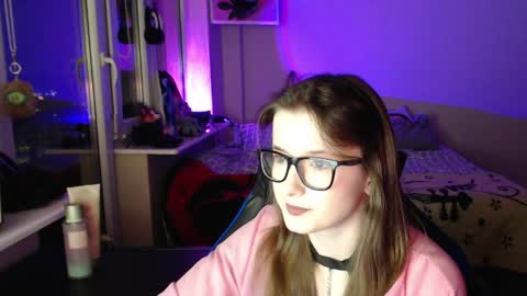 Snapshot of lunaxcherry chatting on 6, 4, 2026 LunaXcherry online show from 6, 4, 2026