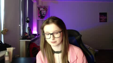 Snapshot of lunaxcherry chatting on 7, 4, 2026 LunaXcherry online show from 7, 4, 2026
