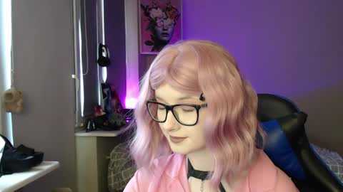 Snapshot of lunaxcherry chatting on 8, 4, 2026 LunaXcherry online show from 8, 4, 2026