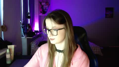 Snapshot of lunaxcherry chatting on 9, 4, 2026 LunaXcherry online show from 9, 4, 2026