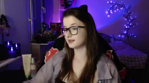 Snapshot of lunaxcherry chatting on 30, 4, 2026 LunaXcherry online show from 30, 4, 2026