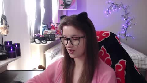 Snapshot of lunaxcherry chatting on 1, 5, 2026 LunaXcherry online show from 1, 5, 2026