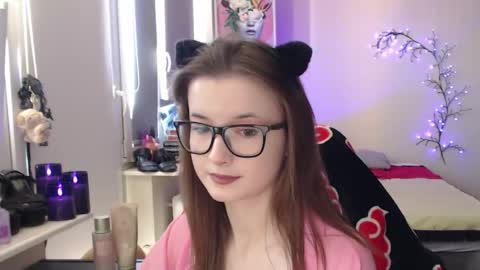 Snapshot of lunaxcherry chatting on 2, 5, 2026 LunaXcherry online show from 2, 5, 2026